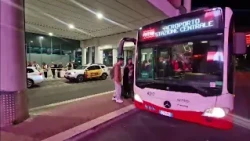 Bari, ecco i bus navetta notturni che collegano aeroporto e centro città: al via la sperimentazione