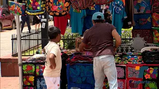Hundreds of tourists take the opportunity to visit the Casco Antiguo