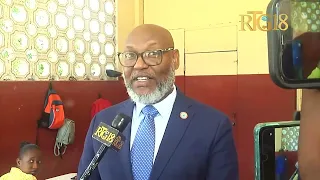 DG ONI an Reynold GUERRIER enskri nan sant elektè ak vòt yo nan "Lycée Horatius Laventure, Delmas 75
