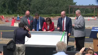 Gov. Hochul attends beam signing for new Fredonia hospital