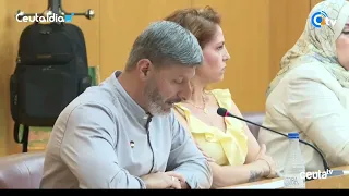 Temarios gratis, becas y 4 meses extras: El pleno aprueba favorecer la igualdad en las oposiciones