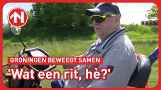 Zingend toeren deze ouderen op hun scootmobiel door Groningen | Groningen Beweegt Samen
