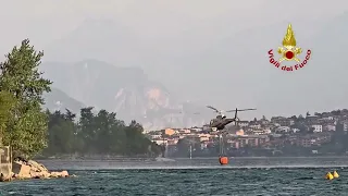 Valmadrera - Incendio al Moregallo, un danno enorme a flora e fauna - il vento alimenta le fiamme