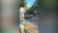 Kosha mbeturinash në flakë dhe autobotë me ujë, protesta “zhvendoset” dhe tek Stacioni i Trenit