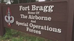 Бывший сотрудник Форт-Брэгга арестован по обвинению в утечке секретной информации журналисту. Бывший сотрудник Форт-Брэгга арестован по обвинению в утечке секретной информации журналисту.