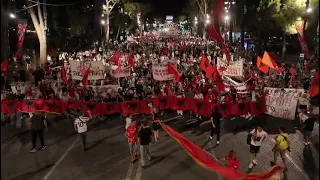 Pamjet me dron/ "Këtu vendosin shqiptarët!" - Diaspora në protestë "ngjyros" kuq e zi bulevardin