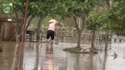 Habitantes del sur de China intentan salvar sus bienes ante el peligro de nuevas inundaciones
