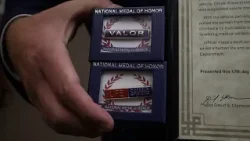 Спасатели удостоены награды за героическое спасение на реке.