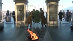 Հարգանքի տուրք՝ Վարշավայի Անհայտ զինվորի հուշահամալիրում