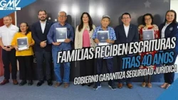 Familias reciben escrituras tras 40 años: Gobierno garantiza seguridad jurídica