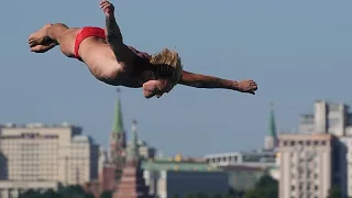 Yüksek dalış sporcuları Moskova'daki Two Rivers festivalinde sahne aldı