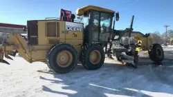 Crews work to keep Arkansas highways passable as temperatures remain near freezing