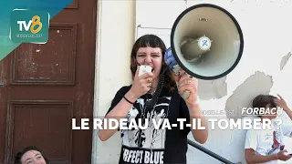 Licenciement économique à l’école de théâtre : une centaine de personnes manifestent