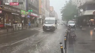 İstanbul sağanağa teslim: Alt geçitleri su bastı, trafik kilitlendi