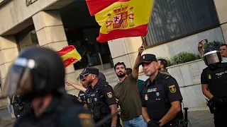 Határválság után kormányellenes tüntetés és ellentüntetés Ceutában