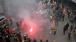 França: bombeiros protestam na Torre Eiffel por mais meios