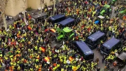 Bauernproteste in Valencia: Wütende Landwirte stoßen auf Polizei