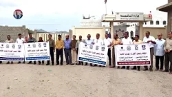 عدن | أساتذة الجامعات يحتجون للمطالبة بمستحقاتهم المالية - تقرير: علاء السلال