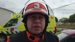 Accidente a pasos del Hospital: Vehículo choca contra poste en Avenida Frei