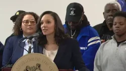 Мэр Детройта Мэри Шеффилд представила план действий в интересах молодежи после инцидента с участи...