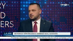 Radoiçiq shfaqet në fushatën e Vuçiqit, ndërsa Daçiq deklaron se flamuri serb do të valëvitet
