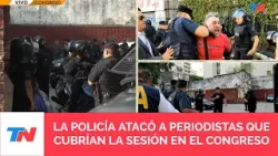 La policía golpeó y tiró gases a periodistas que trabajan en el Congreso: trasladan a manifestantes