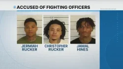 Трое обвинены в нападении на сотрудников полиции Мемфиса. Трое обвинены в нападении на сотрудников полиции Мемфиса.