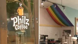 Сеть кофеен Philz Coffee из района залива Сан-Франциско уберет флаги ЛГБТ-сообщества со всех свои... Сеть кофеен Philz Coffee из района залива Сан-Франциско уберет флаги ЛГБТ-сообщества со всех свои...