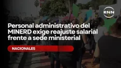 Personal administrativo del MINERD exige reajuste salarial frente a sede ministerial
