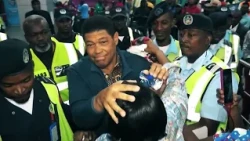 APOSTLE VALDEMIRO SANTIAGO ARRIVES IN ANGOLA! CROWD WELCOMES THE PROPHET | PATHS OF FAITH