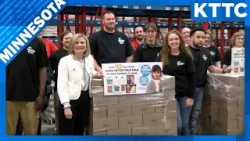 Kemps and Hy-Vee milk donation to Channel One Food Bank