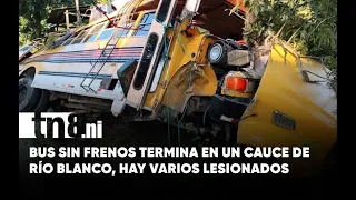 Bus loses control and ends up in a ditch with 40 passengers on board in Río Blanco