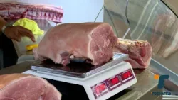 Consumidores acuden al Mercado San Felipe Neri en busca de su carne preferida