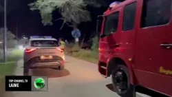 Top Channel/ Zjarri në Orikum, era e fortë rrëzon pishat, bllokohet rruga drejt Zvërnecit