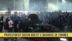 Një gjest solidariteti mes tensioneve, protestuesi hap bagazhin dhe furnizon studentët me ujë