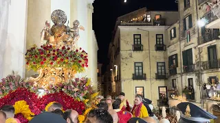 Salerno, il lungo abbraccio della città a San Matteo