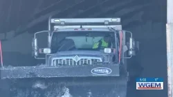 Quincy snow removal crews work nonstop through freezing temperatures to clear streets Quincy snow removal crews work nonstop through freezing temperatures to clear streets