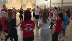 Örömtánc két generációra – Közös mozgás és párbeszéd a fiatalok és az idősek között