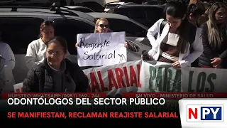 Public sector dentists protest, demand salary adjustment