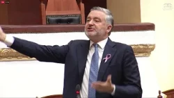 Top Channel/Klosi-Berishës: Komunisti i vetëm në këtë sallë, vazhdon prej 50 vitesh...