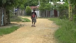 Calles deterioradas y llenas de lodo afectan al sector Mamá Tingó I en SFM