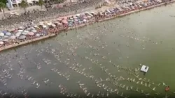 Κολυμβητές επιπλέουν σε λίμνη της Αργεντινής για παγκόσμιο ρεκόρ