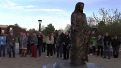 «Маяк надежды»: в Нампе прошла акция памяти мэра Хогабоама.