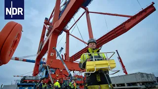 Schwertransport auf der Nordsee: Zwei Containerbrücken ziehen um | Die Nordreportage | NDR Doku