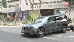 九龍灣有私家車剷上行人路9人受傷　75歲男司機被捕