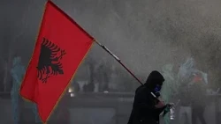 El líder albanés culpa a "manos extranjeras" del auge de las protestas