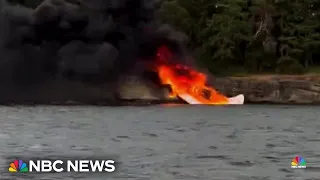 Seaplane crashes into rocks off Washington coast