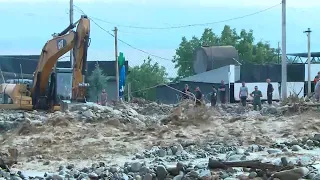 თელავში უხვი ნალექის შედეგად დაიტბორა საცხოვრებელი სახლები, დაზიანდა ელექტროხაზები და ავტომანქანები