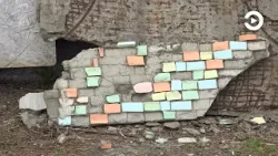 На фасаде дома на улице Карпинского в Пензе начали реставрировать мозаику