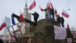 Polonia, gli agricoltori protestano a Varsavia: "Uscire dal Green Deal dell'Ue"